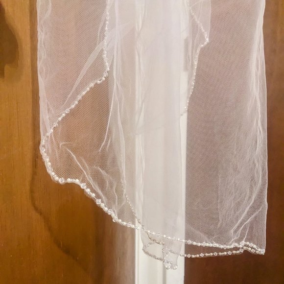 David's Bridal Pearl and Bead Veil V563 Ivory - Picture 6 of 15